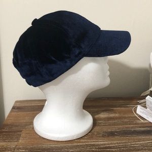 Women’s blue velvet baseball cap